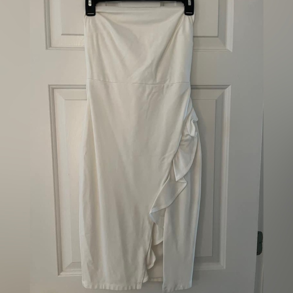 Lulus white Strapless Dress